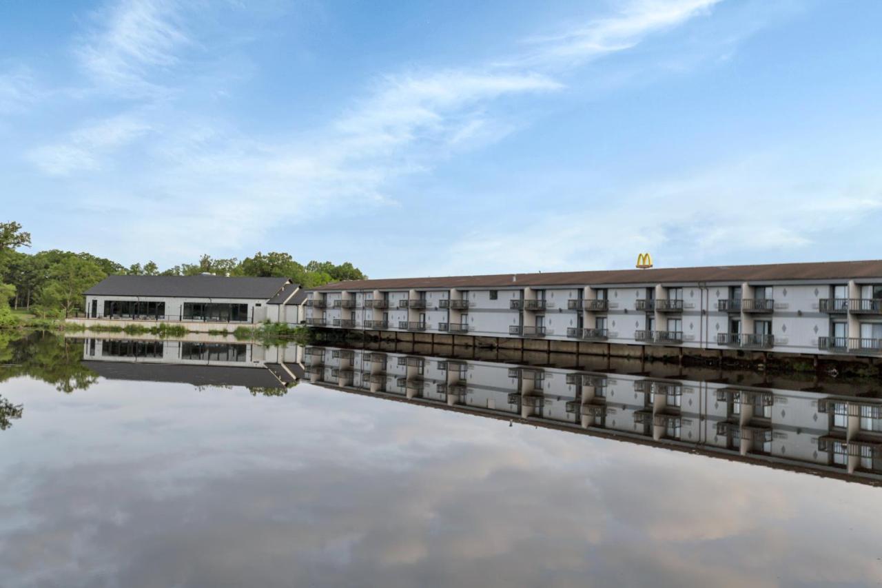 Waterbird Lakeside Inn Chesterton Exterior foto